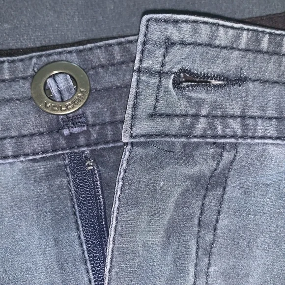 Volcom 32 Blue Gray Flat Front Surf & Turf 4 way stretch shorts - Picture 9 of 10